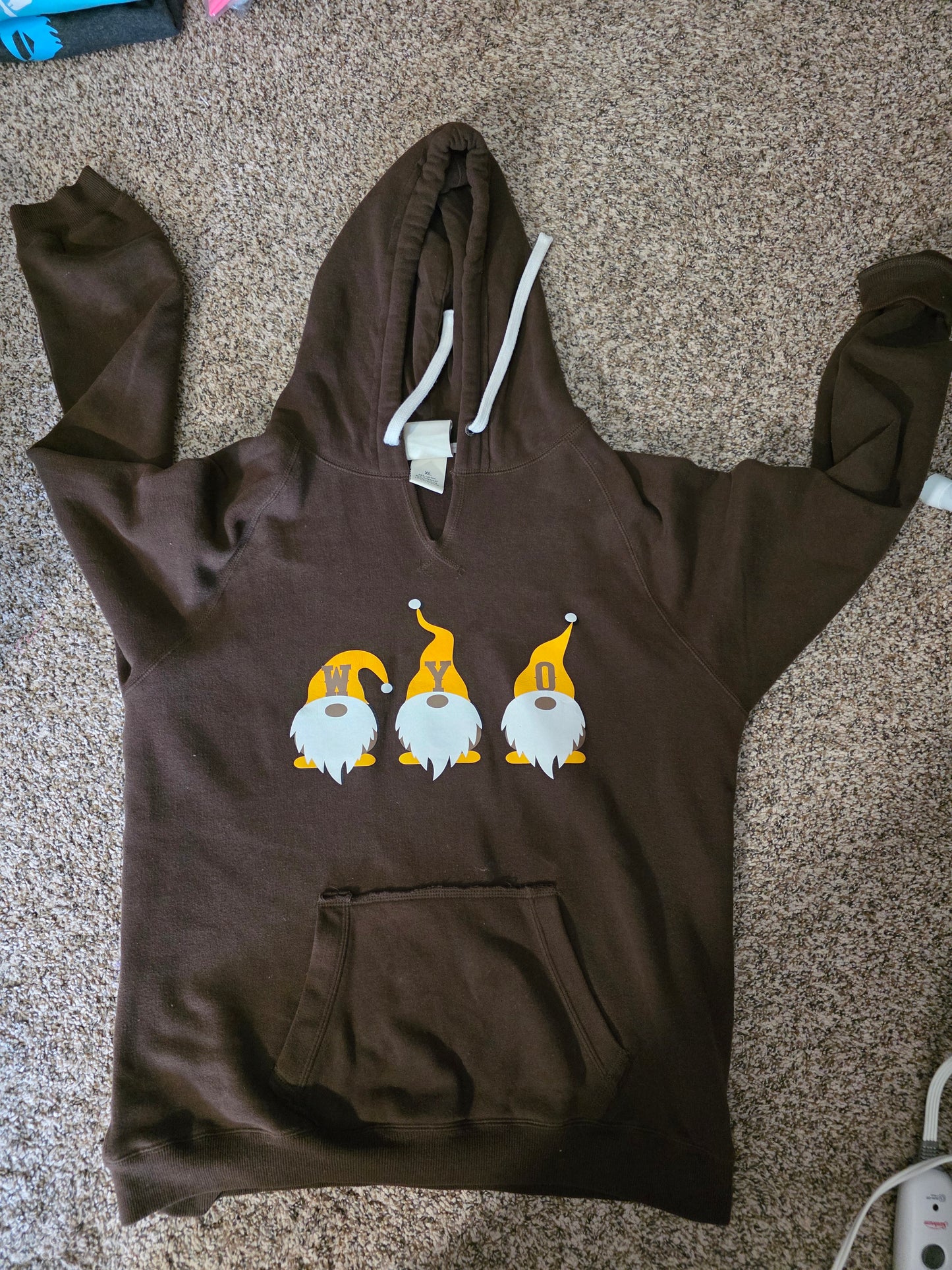 Women's Wyoming gnomes hoodie vneck xl